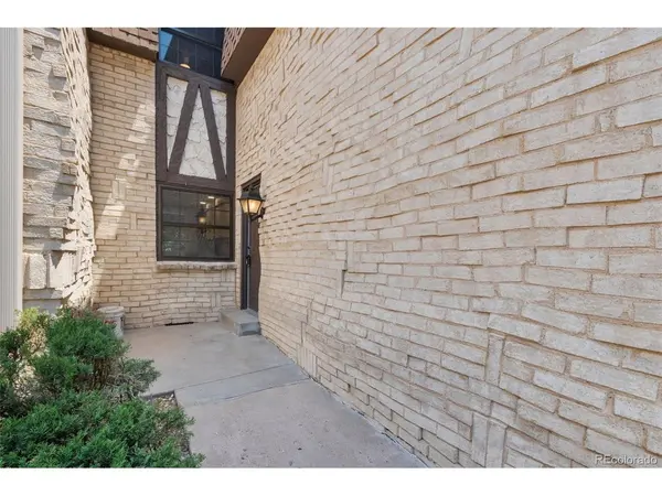 4250 S Olive #109, Denver, CO 80237