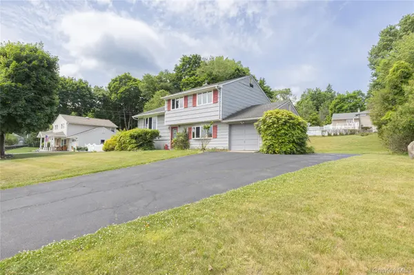 23 Lark ST, Pearl River, NY 10965