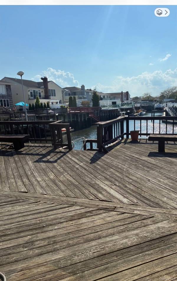 189 Scott DR, Atlantic Beach, NY 11509