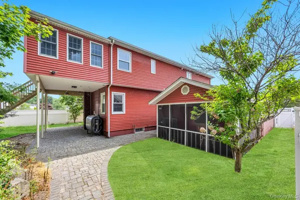 2331 Neptune AVE, Seaford, NY 11783