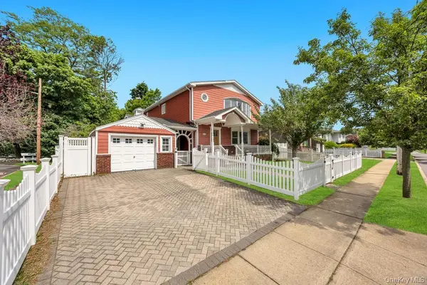 2331 Neptune AVE, Seaford, NY 11783