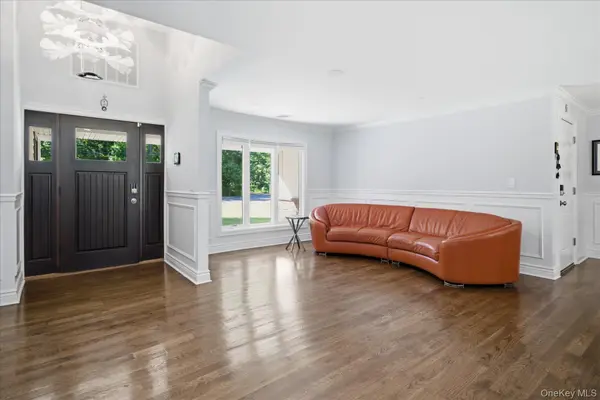 174 Warner RD, Huntington, NY 11743