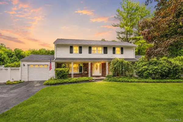 2590 Darnley PL, Yorktown Heights, NY 10598