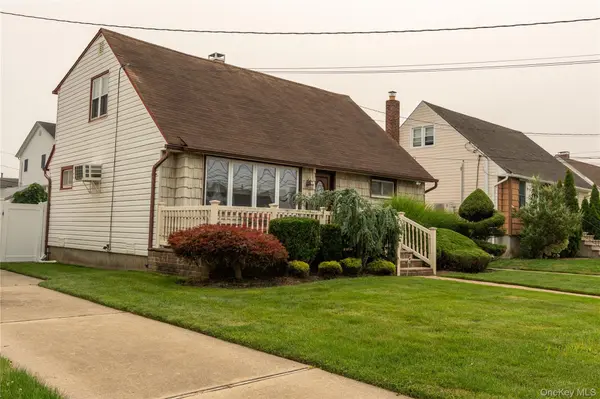 81 Montgomery AVE, Oceanside, NY 11572
