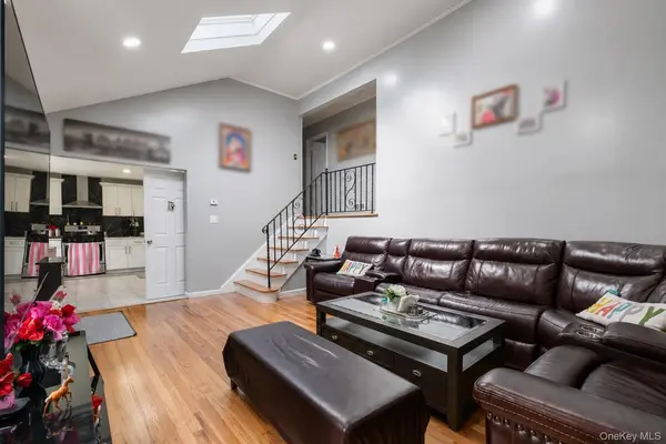 92 W 21st ST, Deer Park, NY 11729