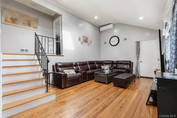 92 W 21st ST, Deer Park, NY 11729