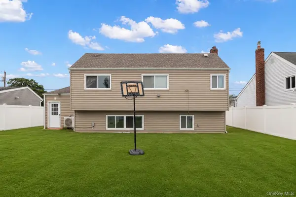 92 W 21st ST, Deer Park, NY 11729