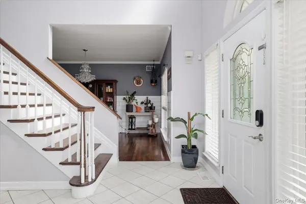 48 Province DR, South Setauket, NY 11720
