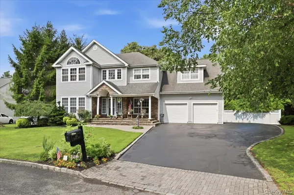 48 Province DR, South Setauket, NY 11720