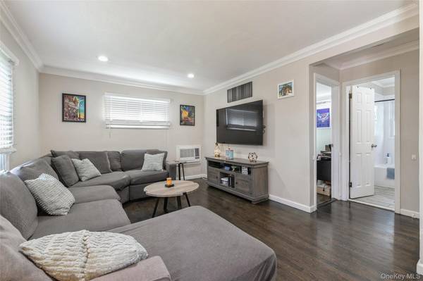 2606 7th AVE, East Meadow, NY 11554