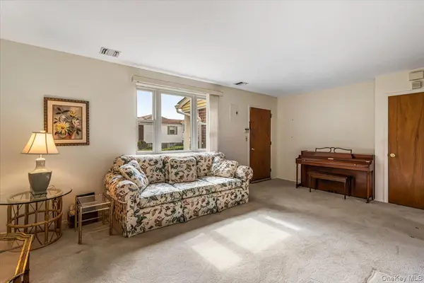 67-71 Cloverdale LN #148, Oakland Gardens, NY 11364