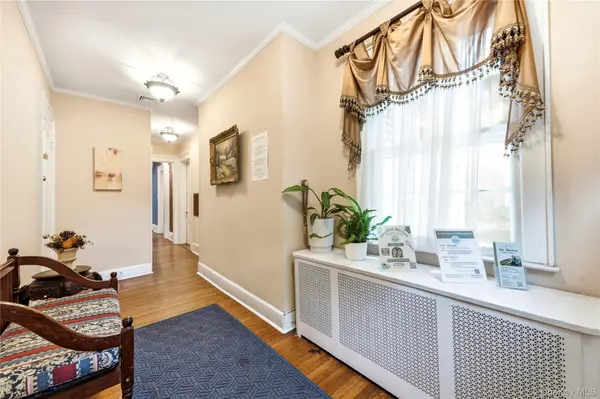 168 Main ST, Huntington, NY 11743