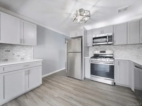 202 Country Club LN, Pomona, NY 10970