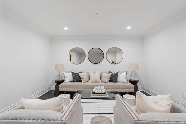 133 Spring RD #1, Huntington, NY 11743