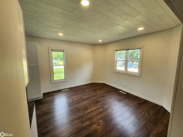 302 2Nd AVE, Buffalo Center, IA 50424