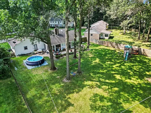 203 Oxbow CT, Valparaiso, IN 46383