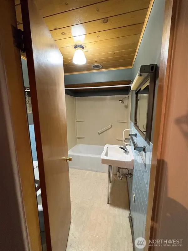 10 W Dewberry AVE, Omak, WA 98841