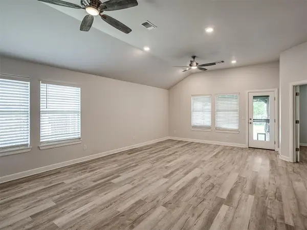 421 Kearny LN, Yukon, OK 73099
