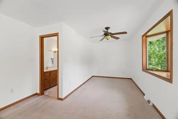 2241 WALLACE LAKE RD, West Bend, WI 53090-1210