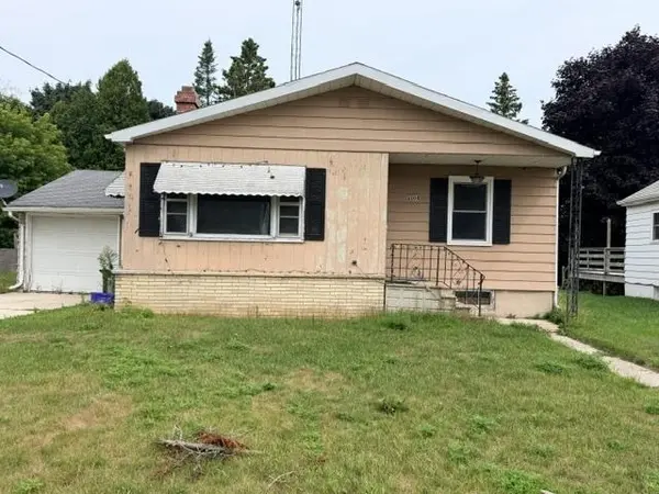 2004 12TH ST, Two Rivers, WI 54241