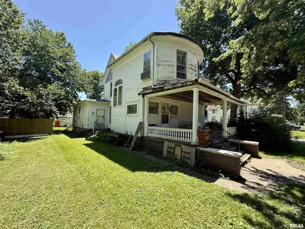 915 N BROAD ST, Galesburg, IL 61401