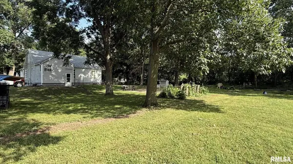 206 S LAKE ST, Oakford, IL 62673