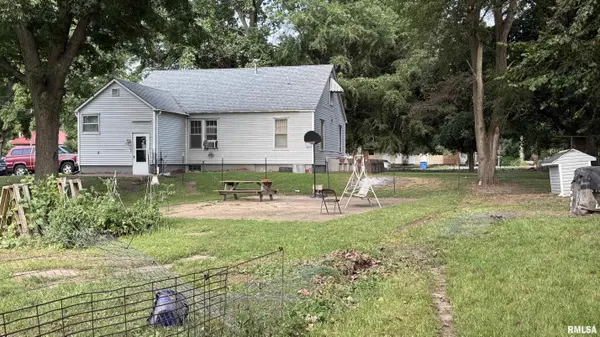 206 S LAKE ST, Oakford, IL 62673