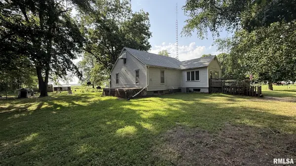 206 S LAKE ST, Oakford, IL 62673