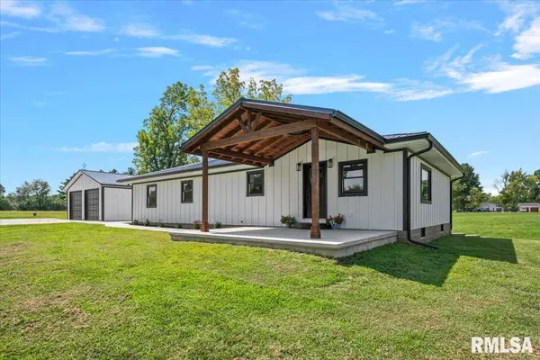 1503 N Mt Zion RD, Jacksonville, IL 62650