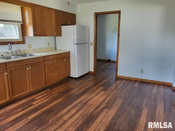 98 Givens ST, Abingdon, IL 61410