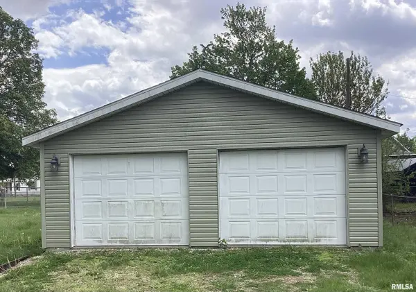 620 E WALNUT ST, Canton, IL 61520