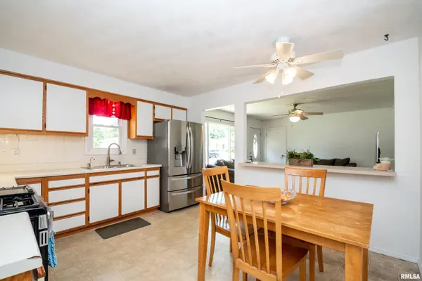 210 CYPRESS ST, Pekin, IL 61554