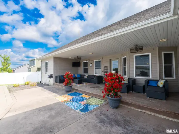 1013 Haymeadow LN, Metamora, IL 61548