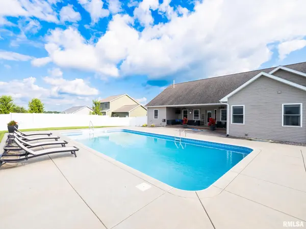 1013 Haymeadow LN, Metamora, IL 61548