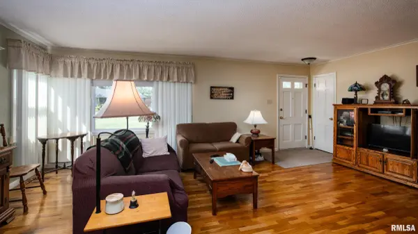 1903 Suzanne DR, Marion, IL 62959
