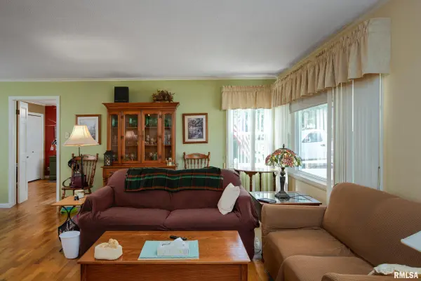 1903 Suzanne DR, Marion, IL 62959