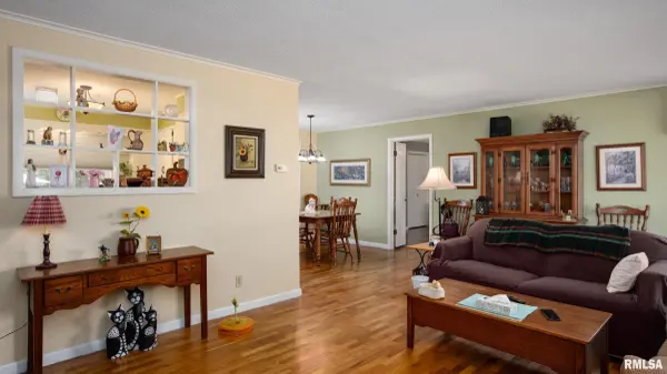 1903 Suzanne DR, Marion, IL 62959