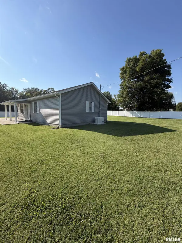 111 E DIVISION ST, Royalton, IL 62983