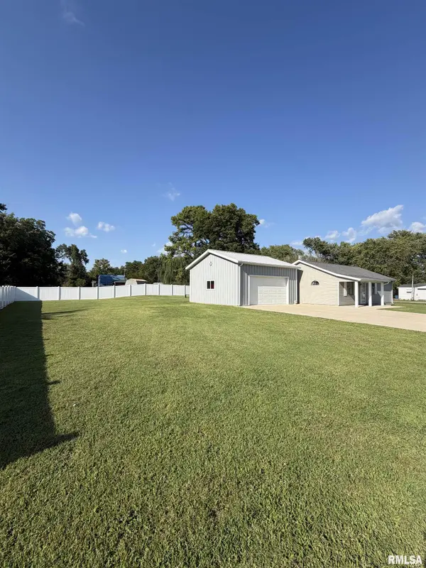 111 E DIVISION ST, Royalton, IL 62983