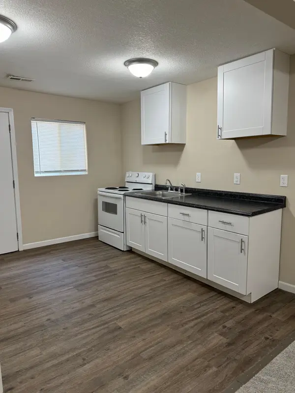 2673 S Holyoke St, Wichita, KS 67210