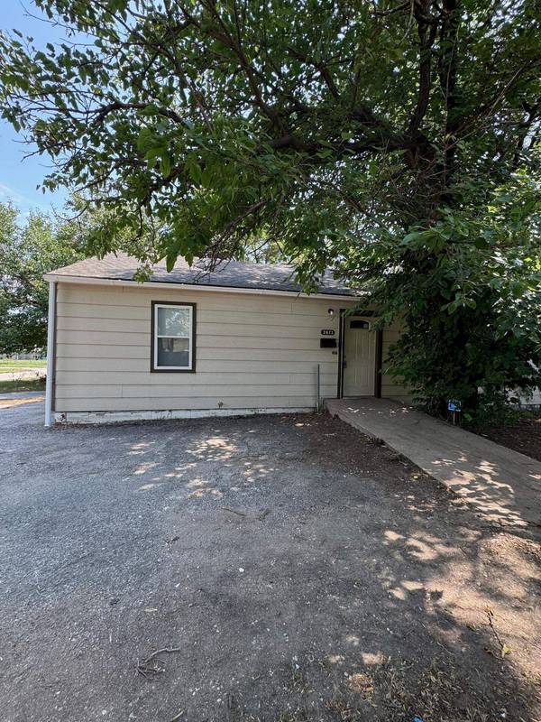 2673 S Holyoke St, Wichita, KS 67210
