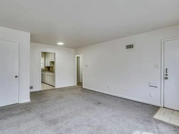 6142 E Harry St, Wichita, KS 67218