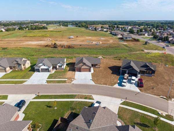 2612 E Spring Meadows Ct, Derby, KS 67037