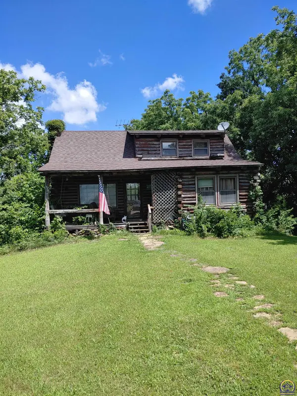 11678 King Estates DR, Oskaloosa, KS 66066