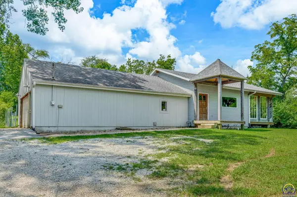4235 SE 21st St, Tecumseh, KS 66542