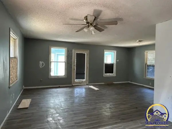 1166 SW Randolph AVE, Topeka, KS 66604