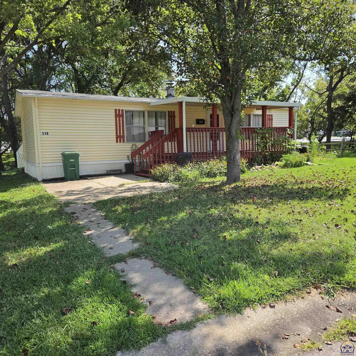 118 SE Willow Way, Topeka, KS 66609