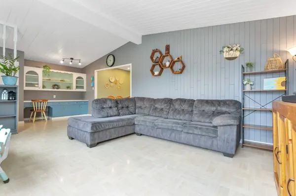 5215 52 AVE, Eckville, AB T0M 0X0