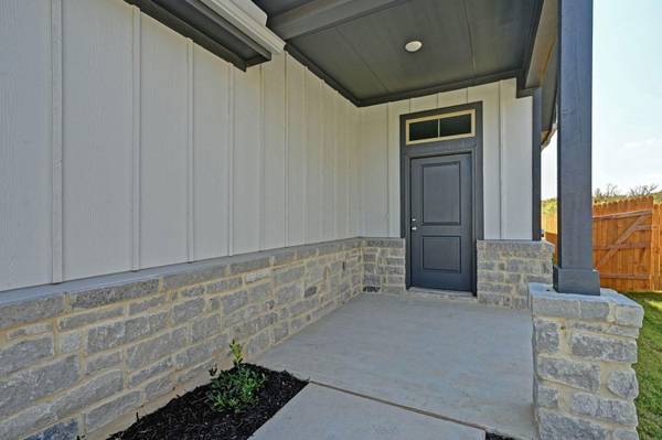 270 Bendecido LOOP, Elgin, TX 78621