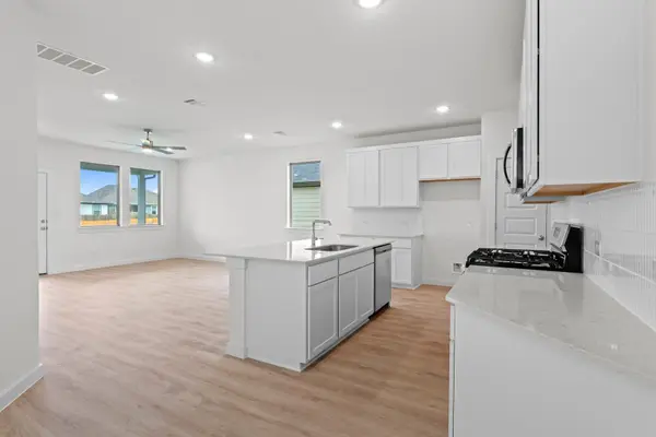 1102 Universal DR, Hutto, TX 78634